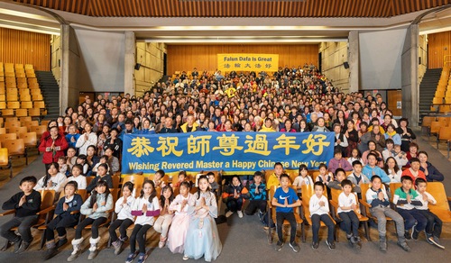 Image for article كندا: ممارسو الفالون دافا في تورنتو يشكرون المعلّم ويتمنّون له سنة صينيّة جديدة سعيدة