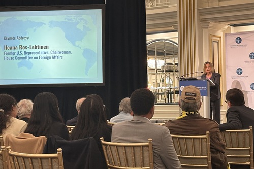 Image for article سياسيّون أمريكيّون يدعون البيت الأبيض للدفاع عن الفالون غونغ لحماية المبادئ التي على وفقها تأسست الولايات المتحدة الأمريكيّة