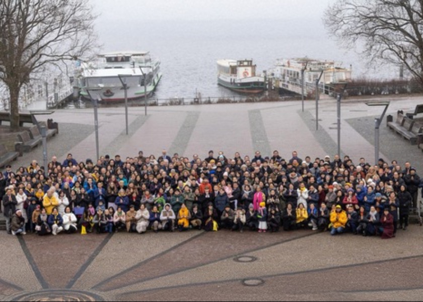 Image for article ممارسو الفالون دافا في ألمانيا والمنطقة الناطقة بالألمانية في سويسرا يشكرون المعلّم ويتمنّون له عامًا سعيدًا