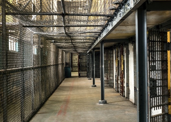 Image for article جرائم هي هِنغيانغ، الرئيس السابق لنيابة مدينة تشونغتشينغ، في اضطهاد الفالون غونغ